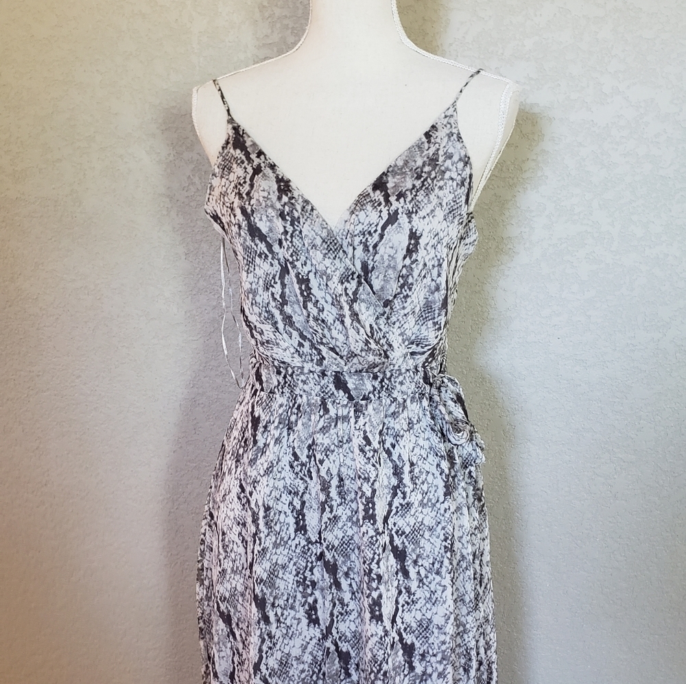 Astr The Label snake print maxi wrap dress size Medium - Picture 8 of 13